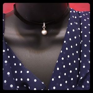 Pearl neck choker